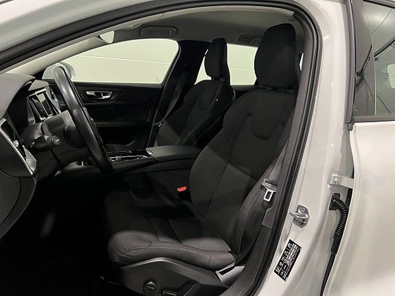 Volvo V60 7 of 28