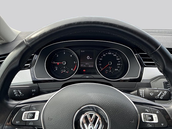 Volkswagen Passat 10 of 15