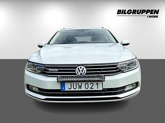 Volkswagen Passat 2 of 5