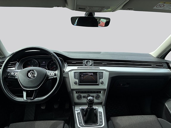 Volkswagen Passat 7 of 15