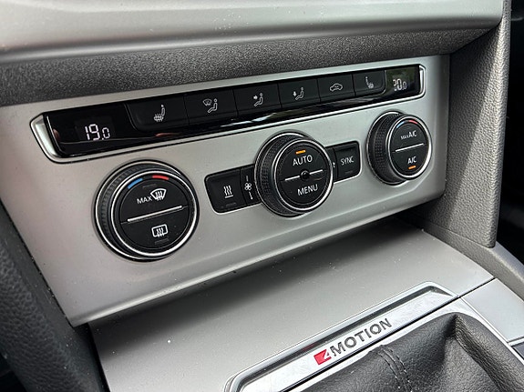 Volkswagen Passat 13 of 15