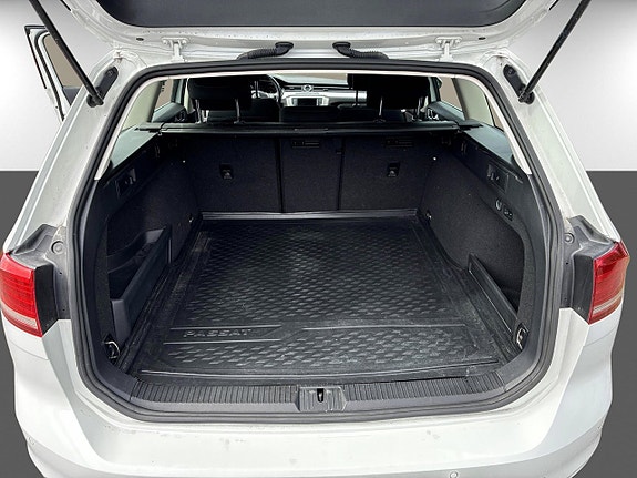 Volkswagen Passat 14 of 15