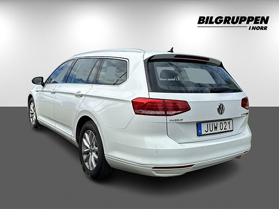 Volkswagen Passat 6 of 15