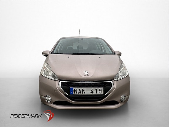Peugeot 208 2 of 5