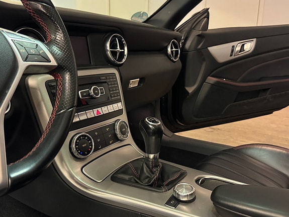 Mercedes-Benz SLK200 25 of 26