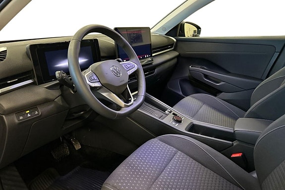 Volkswagen T-Roc 8 of 15