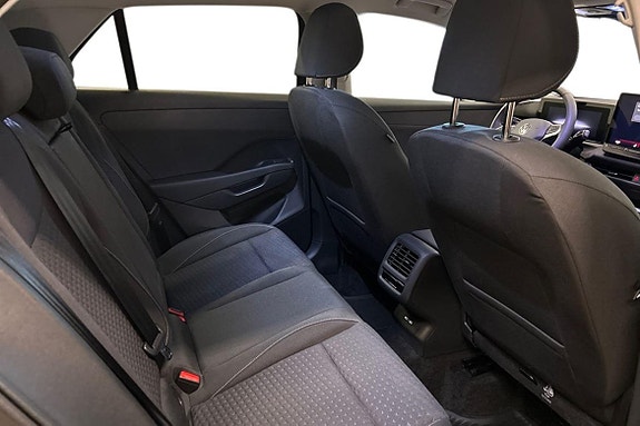 Volkswagen T-Roc 11 of 15
