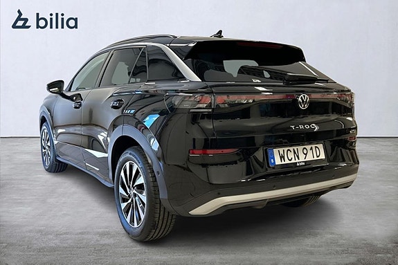 Volkswagen T-Roc 2 of 15