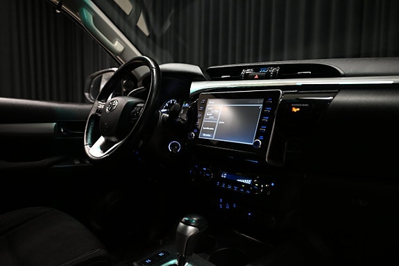 Toyota HiLux 25 of 30