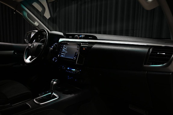 Toyota HiLux 24 of 30