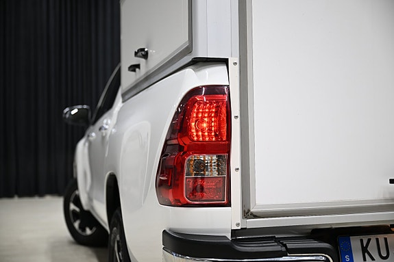 Toyota HiLux 11 of 30
