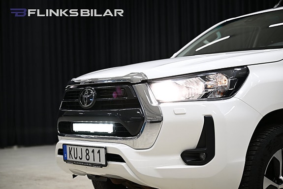 Toyota HiLux 14 of 30