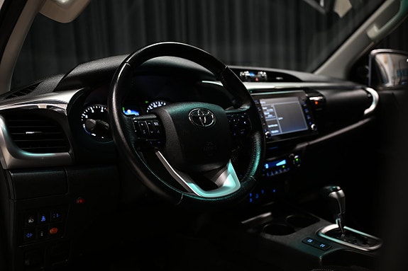 Toyota HiLux 15 of 30