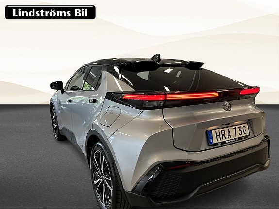 Toyota C-HR 4 of 5