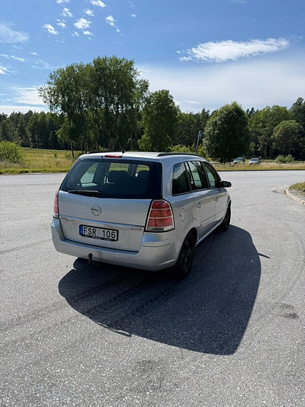 Opel Zafira 4 of 5