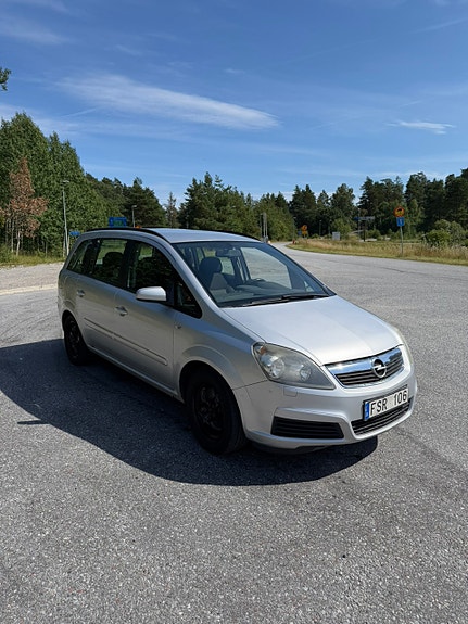 Opel Zafira 2 of 5