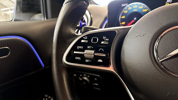 Mercedes-Benz EQB300 14 of 22