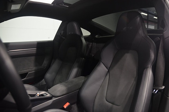 Porsche 911 Carrera GTS 11 of 20