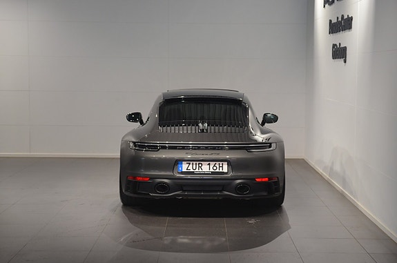 Porsche 911 Carrera GTS 7 of 20