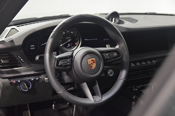 Porsche 911 Carrera GTS 14 of 20
