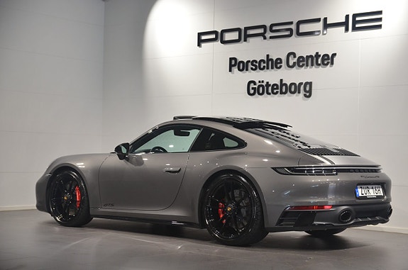 Porsche 911 Carrera GTS 5 of 5