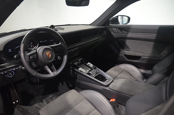 Porsche 911 Carrera GTS 12 of 20