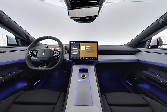 Polestar 4 7 of 30