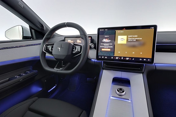 Polestar 4 8 of 30