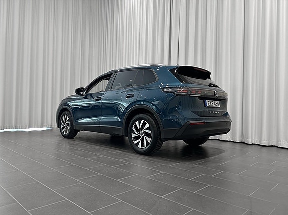 Volkswagen Tiguan 3 of 5