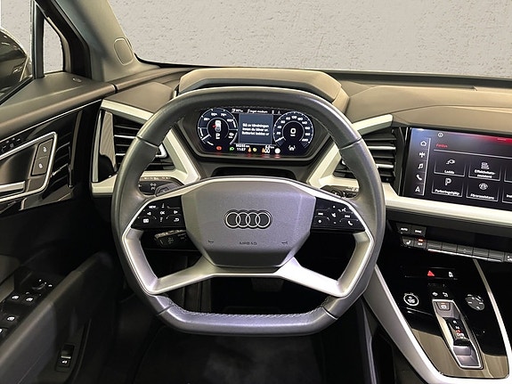 Audi Q4 e-tron 6 of 11