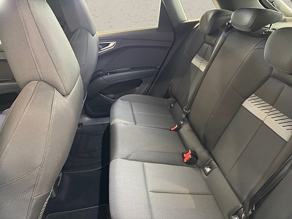 Audi Q4 e-tron 7 of 11