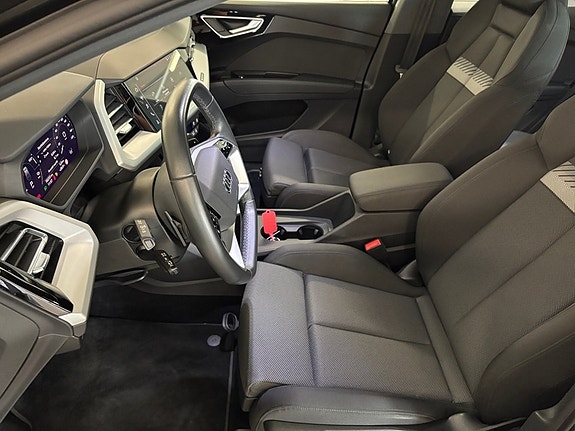 Audi Q4 e-tron 4 of 5