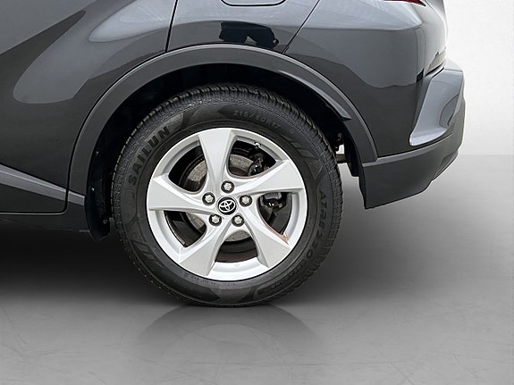 Toyota C-HR 27 of 29