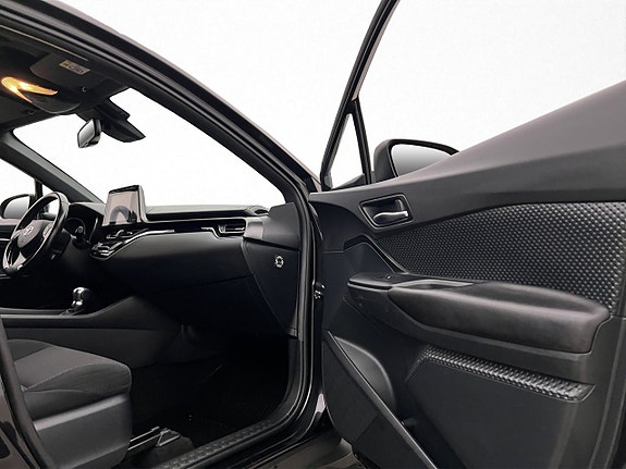 Toyota C-HR 23 of 29