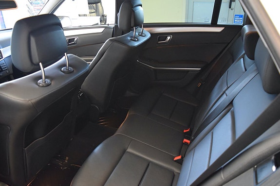 Mercedes-Benz E200 8 of 9