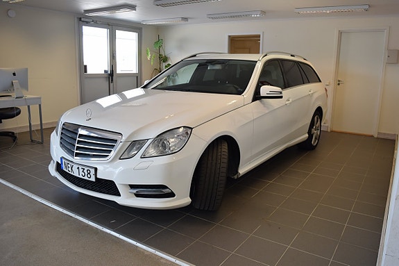 Mercedes-Benz E200 2 of 9