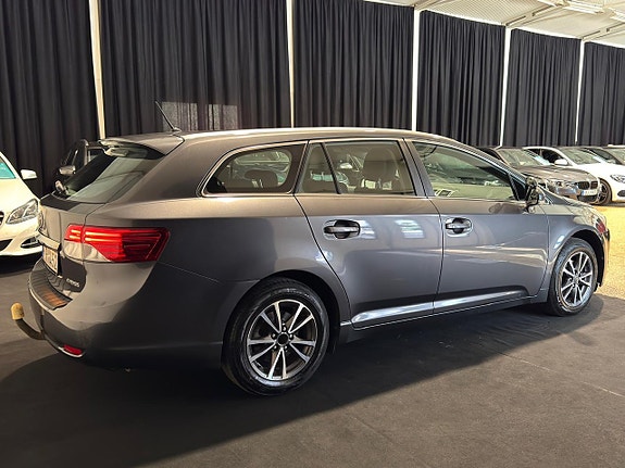 Toyota Avensis 3 of 5