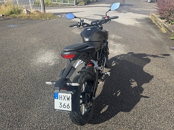 Honda CB125R 9 of 14