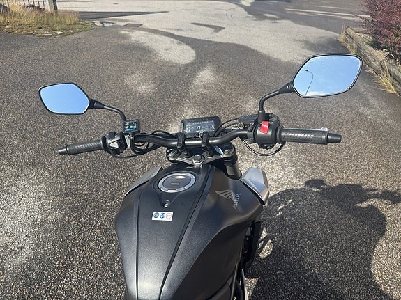 Honda CB125R 10 of 14