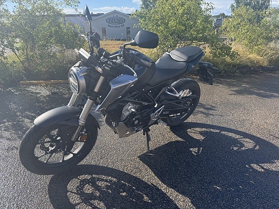 Honda CB125R 5 of 5