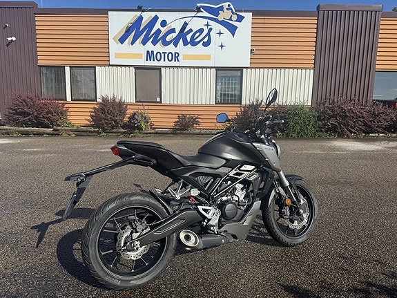 Honda CB125R 4 of 5
