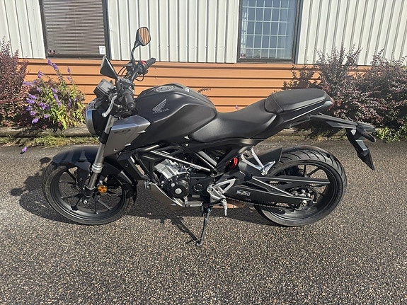 Honda CB125R 11 of 14