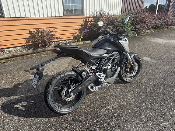 Honda CB125R 2 of 5