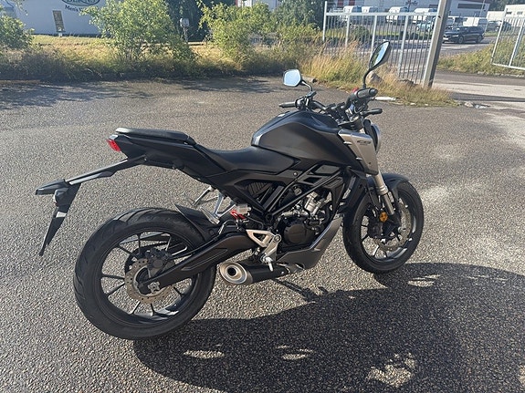 Honda CB125R 14 of 14