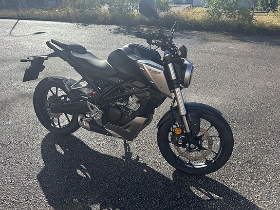 Honda CB125R 13 of 14