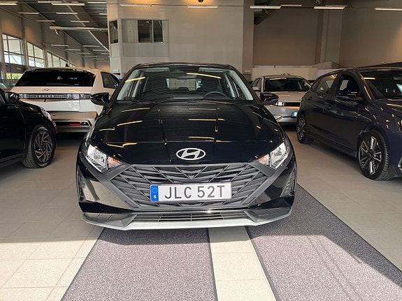 Hyundai i20 2 of 17