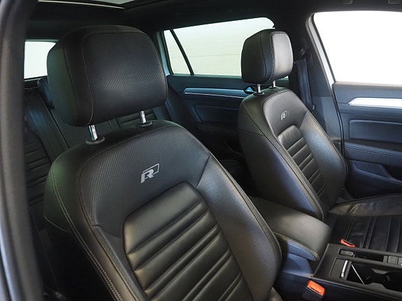 Volkswagen Passat 13 of 28