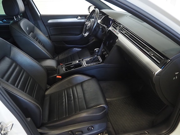 Volkswagen Passat 11 of 28
