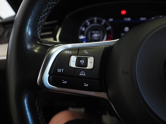 Volkswagen Passat 19 of 28