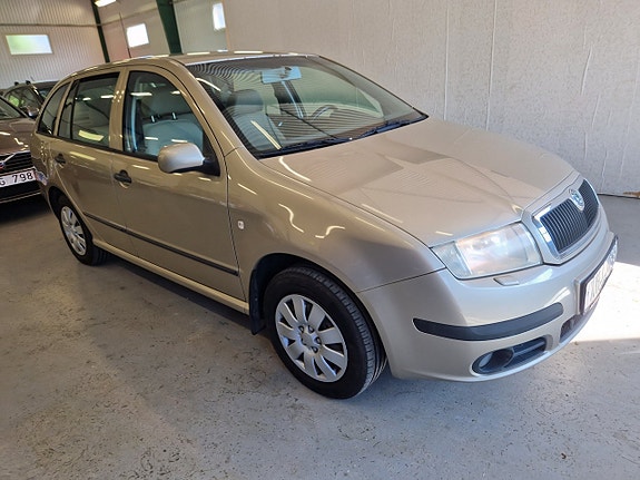 Skoda Fabia 2 of 13